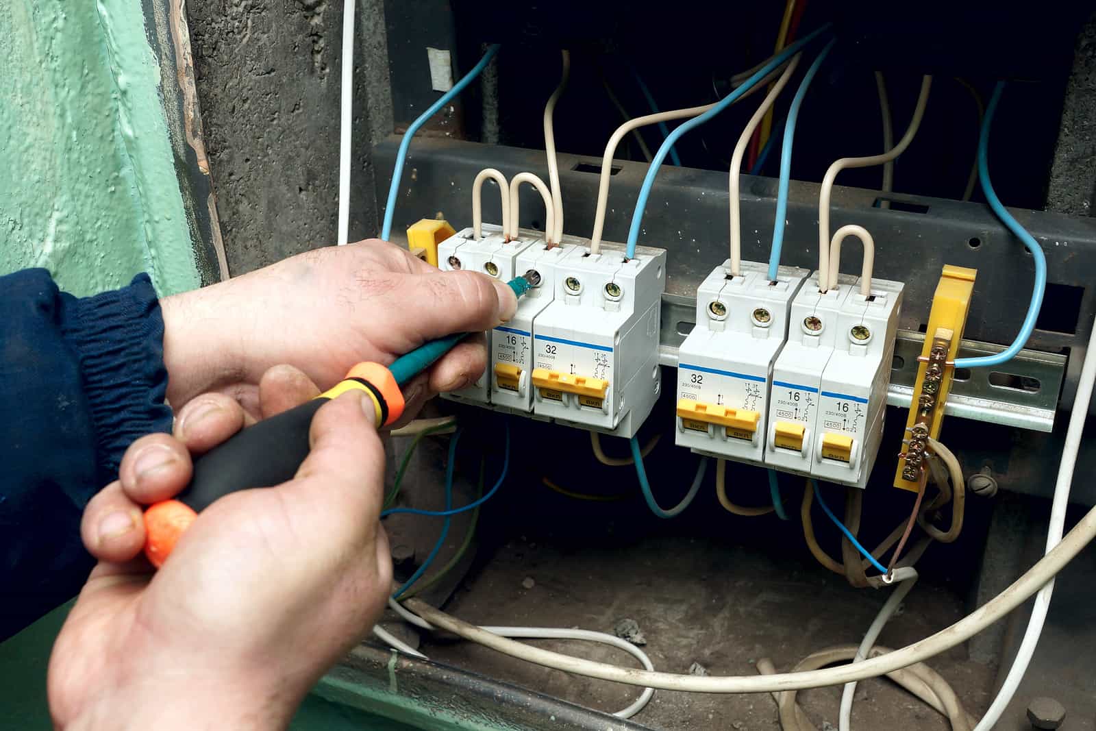 The Dangers of Knob-and-Tube Wiring in Florida - Excel Electric LLC